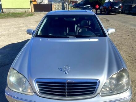 Серый Мерседес С Класс, объемом двигателя 4.3 л и пробегом 321 тыс. км за 3800 $, фото 1 на Automoto.ua