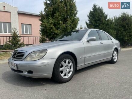 Серый Мерседес С Класс, объемом двигателя 3.2 л и пробегом 477 тыс. км за 4000 $, фото 1 на Automoto.ua