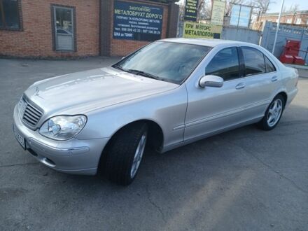 Серый Мерседес С Класс, объемом двигателя 4.3 л и пробегом 251 тыс. км за 5999 $, фото 1 на Automoto.ua