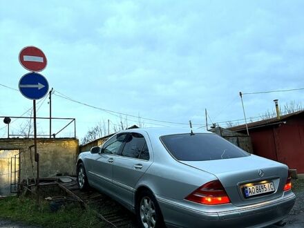 Мерседес С Клас 2000 у Ужгороді на Automoto.ua Сірий Мерседес С Клас, об'ємом двигуна 3.2 л та пробігом 370 тис. км за 4199 $, фото 1 на Automoto.ua