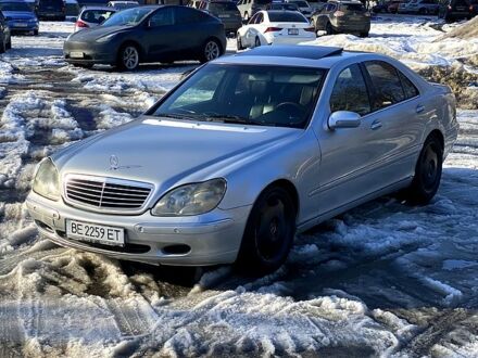 Серый Мерседес С Класс, объемом двигателя 3.2 л и пробегом 400 тыс. км за 5000 $, фото 1 на Automoto.ua