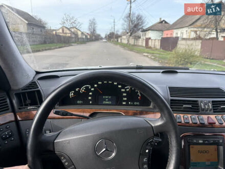 Серый Мерседес С Класс, объемом двигателя 4 л и пробегом 260 тыс. км за 3800 $, фото 1 на Automoto.ua