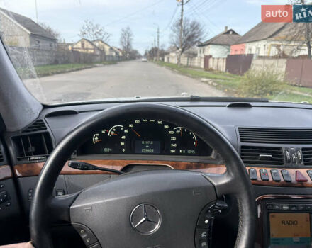 Серый Мерседес С Класс, объемом двигателя 4 л и пробегом 260 тыс. км за 3800 $, фото 1 на Automoto.ua