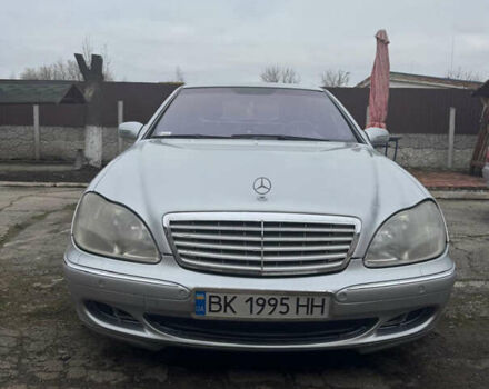 Сірий Мерседес С Клас, об'ємом двигуна 4 л та пробігом 520 тис. км за 5500 $, фото 1 на Automoto.ua