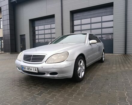 Сірий Мерседес С Клас, об'ємом двигуна 4 л та пробігом 360 тис. км за 4750 $, фото 1 на Automoto.ua