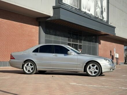 Сірий Мерседес С Клас, об'ємом двигуна 3.2 л та пробігом 380 тис. км за 6200 $, фото 1 на Automoto.ua