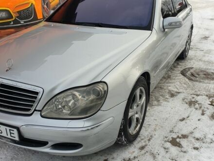 Сірий Мерседес С Клас, об'ємом двигуна 5 л та пробігом 300 тис. км за 6200 $, фото 1 на Automoto.ua