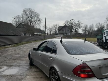 Серый Мерседес С Класс, объемом двигателя 2.7 л и пробегом 300 тыс. км за 2818 $, фото 1 на Automoto.ua