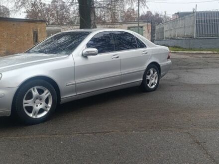 Серый Мерседес С Класс, объемом двигателя 3.7 л и пробегом 280 тыс. км за 4900 $, фото 1 на Automoto.ua