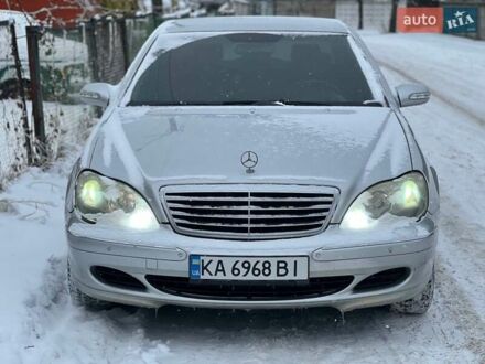 Серый Мерседес С Класс, объемом двигателя 3.2 л и пробегом 430 тыс. км за 6000 $, фото 1 на Automoto.ua