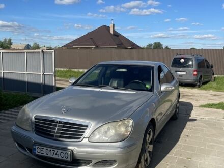 Сірий Мерседес С Клас, об'ємом двигуна 4 л та пробігом 370 тис. км за 3900 $, фото 1 на Automoto.ua
