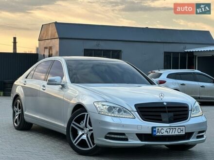 Серый Мерседес С Класс, объемом двигателя 3.5 л и пробегом 200 тыс. км за 12999 $, фото 1 на Automoto.ua