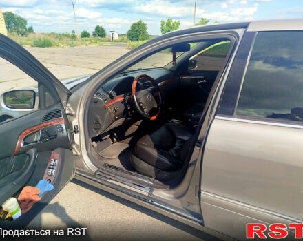 Сірий Мерседес С Клас, об'ємом двигуна 3.2 л та пробігом 305 тис. км за 6700 $, фото 1 на Automoto.ua
