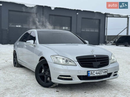 Серый Мерседес С Класс, объемом двигателя 3.5 л и пробегом 200 тыс. км за 10777 $, фото 1 на Automoto.ua