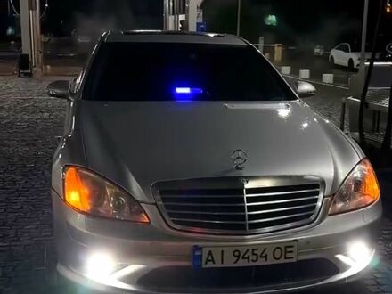 Серый Мерседес С Класс, объемом двигателя 3 л и пробегом 296 тыс. км за 16666 $, фото 1 на Automoto.ua