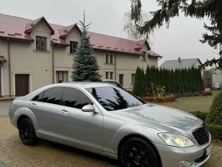 Серый Мерседес С Класс, объемом двигателя 3.5 л и пробегом 285 тыс. км за 7200 $, фото 1 на Automoto.ua