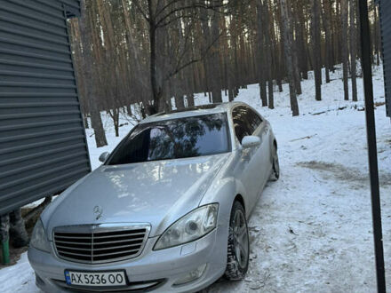 Серый Мерседес С Класс, объемом двигателя 5.46 л и пробегом 311 тыс. км за 13200 $, фото 1 на Automoto.ua