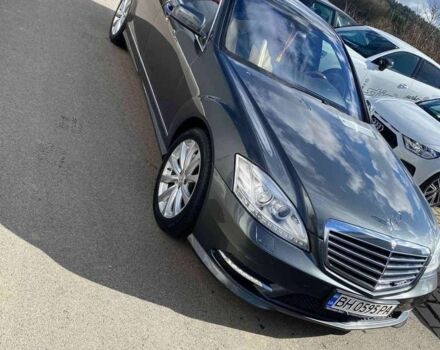Серый Мерседес С Класс, объемом двигателя 5.5 л и пробегом 203 тыс. км за 10000 $, фото 1 на Automoto.ua