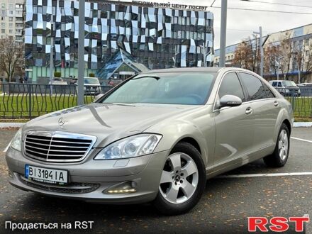 Серый Мерседес С Класс, объемом двигателя 3 л и пробегом 300 тыс. км за 12500 $, фото 1 на Automoto.ua