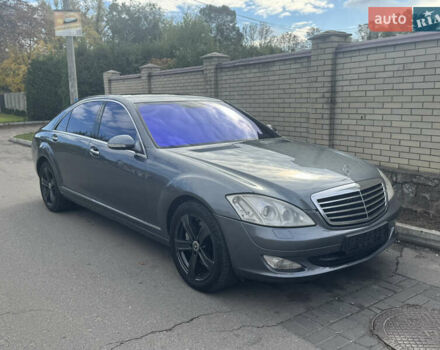 Серый Мерседес С Класс, объемом двигателя 4.66 л и пробегом 280 тыс. км за 8999 $, фото 1 на Automoto.ua