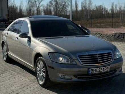 Серый Мерседес С Класс, объемом двигателя 5.5 л и пробегом 337 тыс. км за 9550 $, фото 1 на Automoto.ua