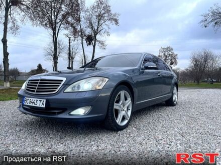 Сірий Мерседес С Клас, об'ємом двигуна 4.7 л та пробігом 285 тис. км за 12999 $, фото 1 на Automoto.ua