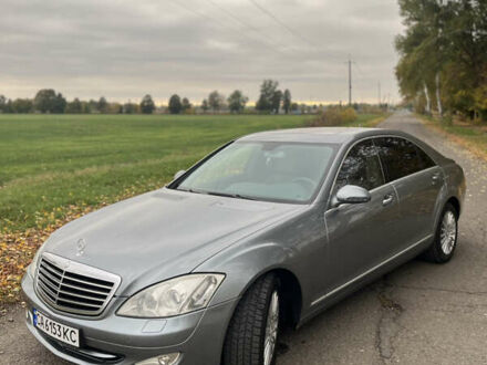 Серый Мерседес С Класс, объемом двигателя 5.5 л и пробегом 428 тыс. км за 9900 $, фото 1 на Automoto.ua
