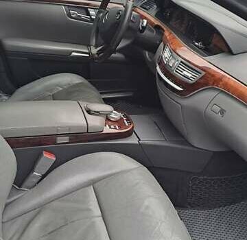 Серый Мерседес С Класс, объемом двигателя 3.5 л и пробегом 330 тыс. км за 10500 $, фото 1 на Automoto.ua