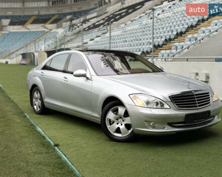 Серый Мерседес С Класс, объемом двигателя 5 л и пробегом 125 тыс. км за 11900 $, фото 1 на Automoto.ua