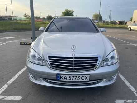 Мерседес С Класс 2008 в Киеве на Automoto.ua Серый Мерседес С Класс, объемом двигателя 5.5 л и пробегом 296 тыс. км за 12000 $, фото 1 на Automoto.ua