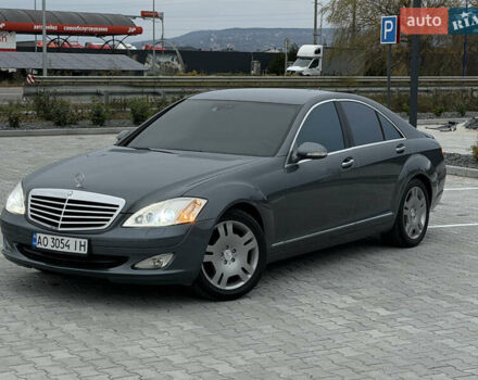 Серый Мерседес С Класс, объемом двигателя 3 л и пробегом 220 тыс. км за 9900 $, фото 1 на Automoto.ua