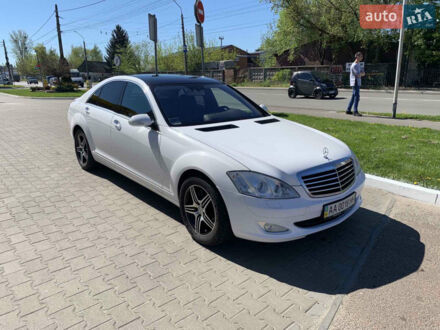 Сірий Мерседес С Клас, об'ємом двигуна 3 л та пробігом 280 тис. км за 13500 $, фото 1 на Automoto.ua
