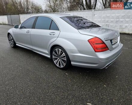 Сірий Мерседес С Клас, об'ємом двигуна 5.5 л та пробігом 260 тис. км за 10800 $, фото 1 на Automoto.ua