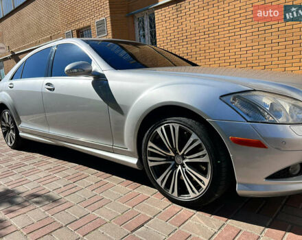 Серый Мерседес С Класс, объемом двигателя 5.5 л и пробегом 264 тыс. км за 9900 $, фото 1 на Automoto.ua