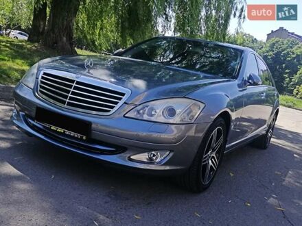 Серый Мерседес С Класс, объемом двигателя 5 л и пробегом 272 тыс. км за 11450 $, фото 1 на Automoto.ua