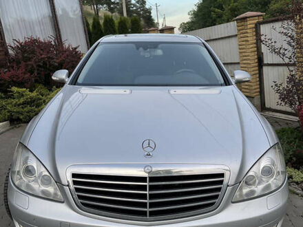 Серый Мерседес С Класс, объемом двигателя 3.5 л и пробегом 330 тыс. км за 10000 $, фото 1 на Automoto.ua