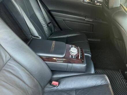 Серый Мерседес С Класс, объемом двигателя 5.46 л и пробегом 280 тыс. км за 13000 $, фото 1 на Automoto.ua