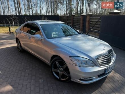 Сірий Мерседес С Клас, об'ємом двигуна 3.5 л та пробігом 230 тис. км за 17500 $, фото 1 на Automoto.ua