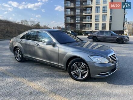 Серый Мерседес С Класс, объемом двигателя 5.5 л и пробегом 268 тыс. км за 14500 $, фото 1 на Automoto.ua