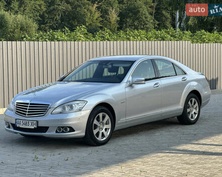 Сірий Мерседес С Клас, об'ємом двигуна 3 л та пробігом 221 тис. км за 17500 $, фото 1 на Automoto.ua