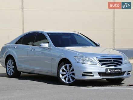 Сірий Мерседес С Клас, об'ємом двигуна 3 л та пробігом 237 тис. км за 18500 $, фото 1 на Automoto.ua