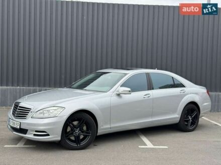 Сірий Мерседес С Клас, об'ємом двигуна 5.5 л та пробігом 220 тис. км за 12800 $, фото 1 на Automoto.ua