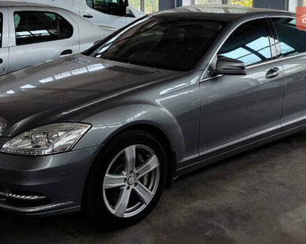 Серый Мерседес С Класс, объемом двигателя 4.66 л и пробегом 219 тыс. км за 24000 $, фото 1 на Automoto.ua