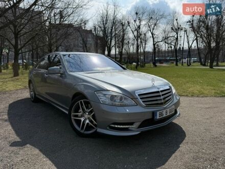 Сірий Мерседес С Клас, об'ємом двигуна 3 л та пробігом 251 тис. км за 18500 $, фото 1 на Automoto.ua