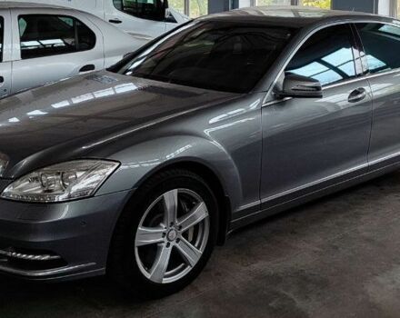 Серый Мерседес С Класс, объемом двигателя 4.7 л и пробегом 219 тыс. км за 24000 $, фото 1 на Automoto.ua