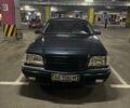 Синий Мерседес С Класс, объемом двигателя 5 л и пробегом 500 тыс. км за 5300 $, фото 1 на Automoto.ua