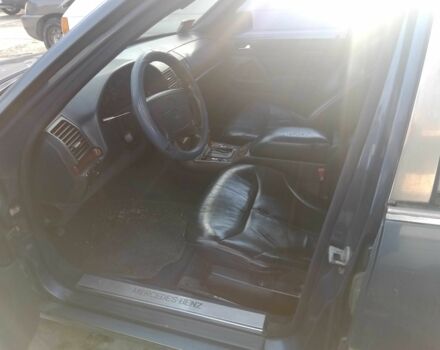 Синий Мерседес С Класс, объемом двигателя 3.5 л и пробегом 400 тыс. км за 4000 $, фото 8 на Automoto.ua