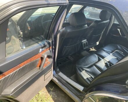 Синій Мерседес С Клас, об'ємом двигуна 4.2 л та пробігом 300 тис. км за 6200 $, фото 5 на Automoto.ua