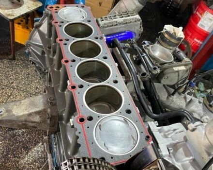 Синій Мерседес С Клас, об'ємом двигуна 3.2 л та пробігом 380 тис. км за 6500 $, фото 5 на Automoto.ua