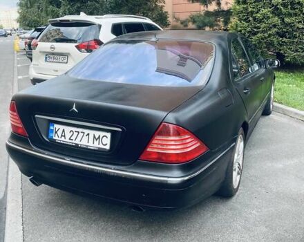 Синий Мерседес С Класс, объемом двигателя 3.8 л и пробегом 300 тыс. км за 3500 $, фото 4 на Automoto.ua